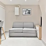 Compact In Practical & Convenient דירה פריז
