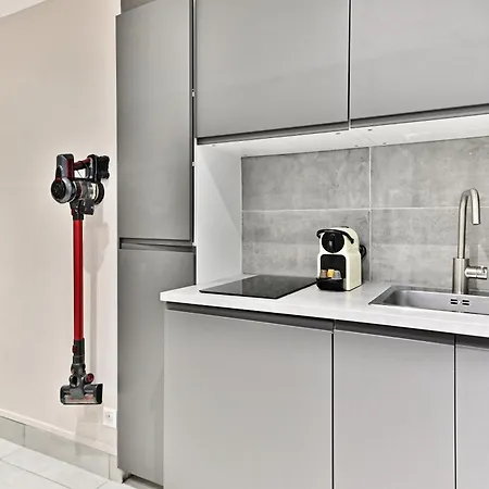 Compact In Practical & Convenient Parigi