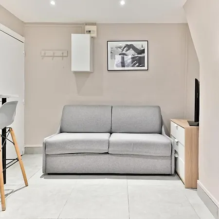 Compact In Practical & Convenient Lägenhet Paris