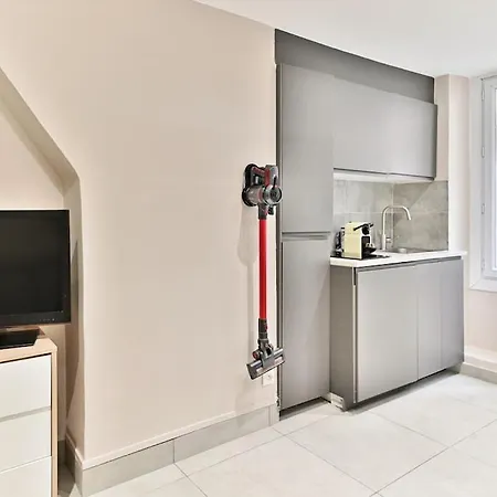 Compact In Practical & Convenient Paris