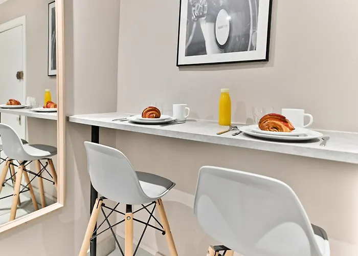 Compact In Practical & Convenient Appartement Parijs