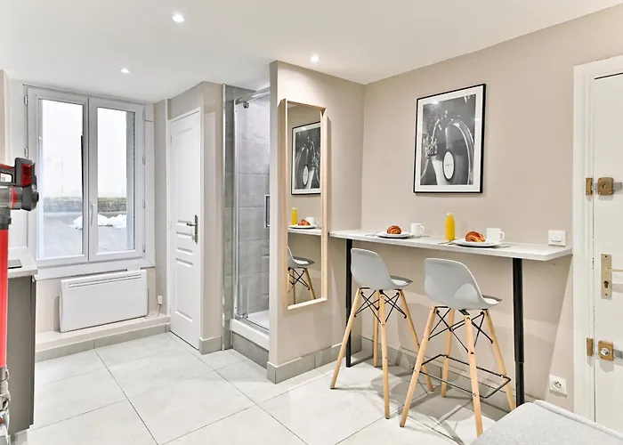 Compact In Practical & Convenient Apartamento París
